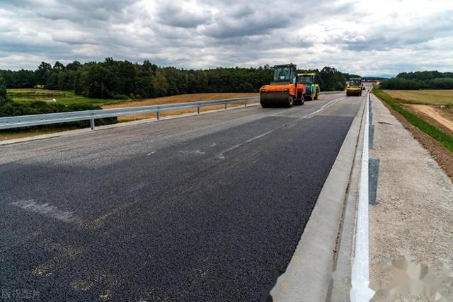 公路項目路面透層、封層和粘層施工方案