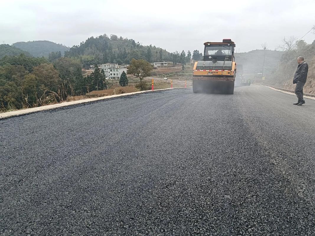 貴州旭輝科技建設安龍縣海子至灑雨公路改擴建工程瀝青路面及路橋附屬勞務分包項目概述